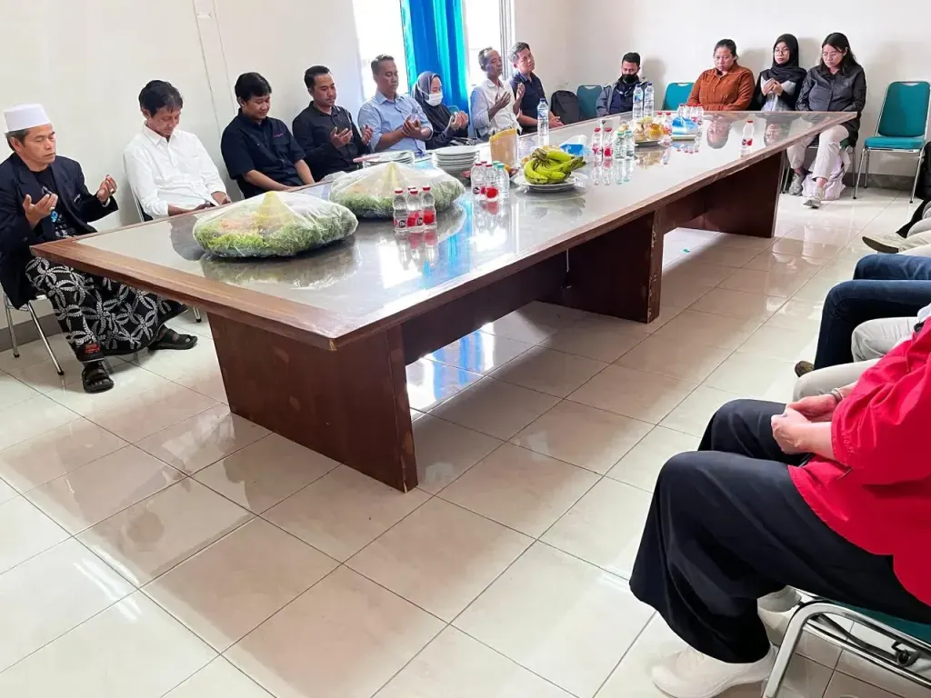 Doa bersama dalam kegiatan peresmian Hatchery Benda di Sukabumi